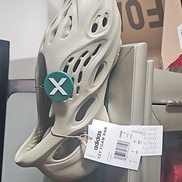 Yezzy Foam Runners Stone Salt Men's Sz 8 BNIB - Picture 7 of 7